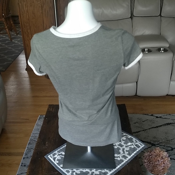 grey tee with maroon flowers - Picture 2 of 2